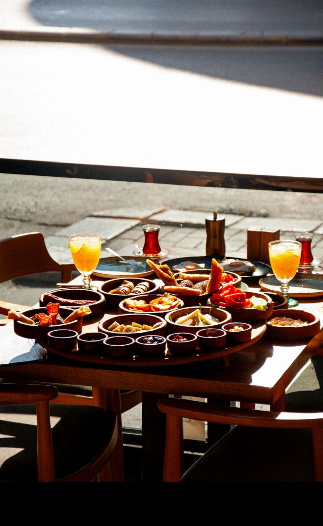 GRECKA GÜVEÇTE SERPME KAHVALTI