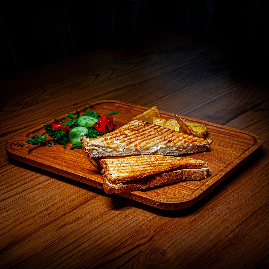 CHEDDAR PEYNİRLİ TOST